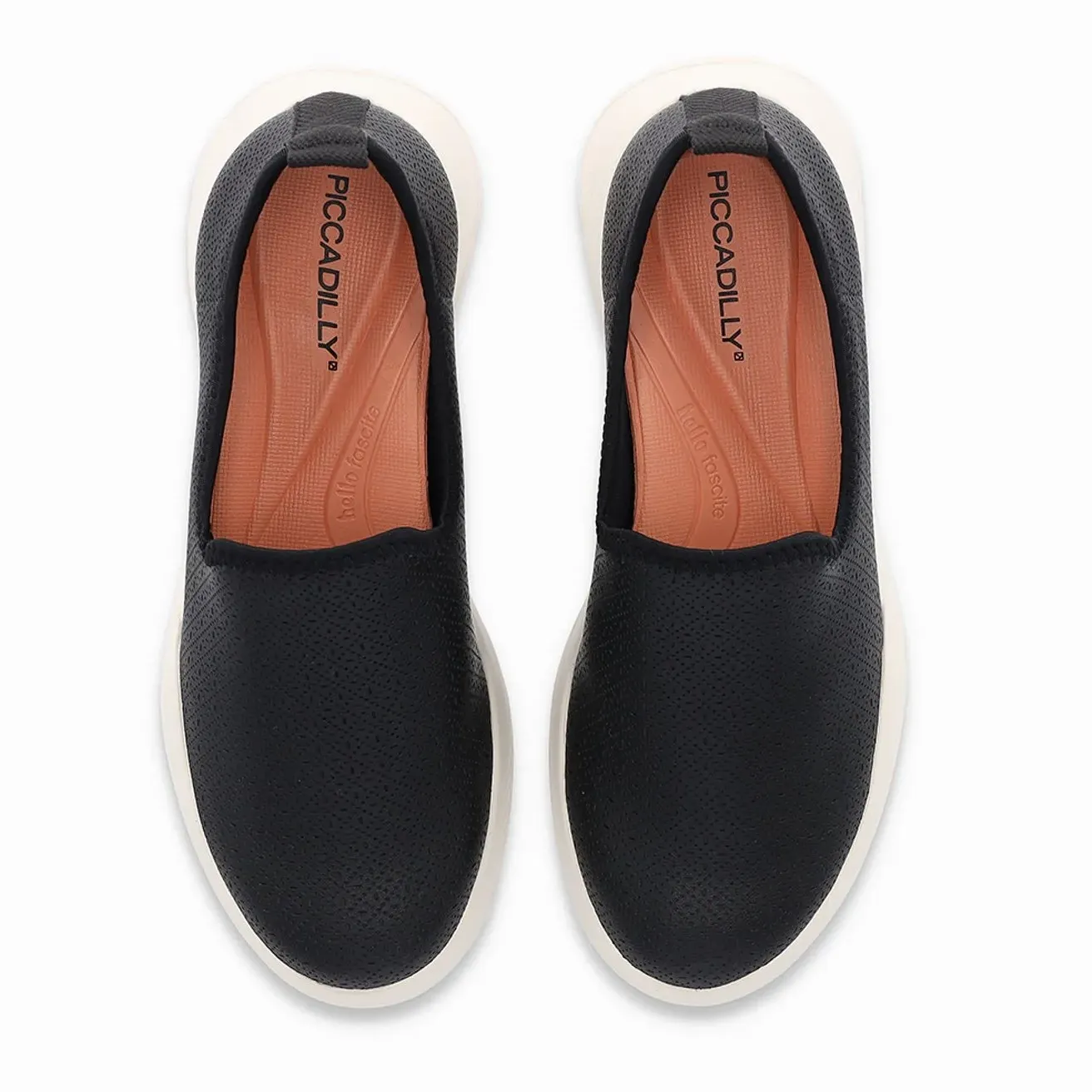 Tênis Casual Piccadilly feminino preto em ângulo frontal para avaliação de ajuste.
